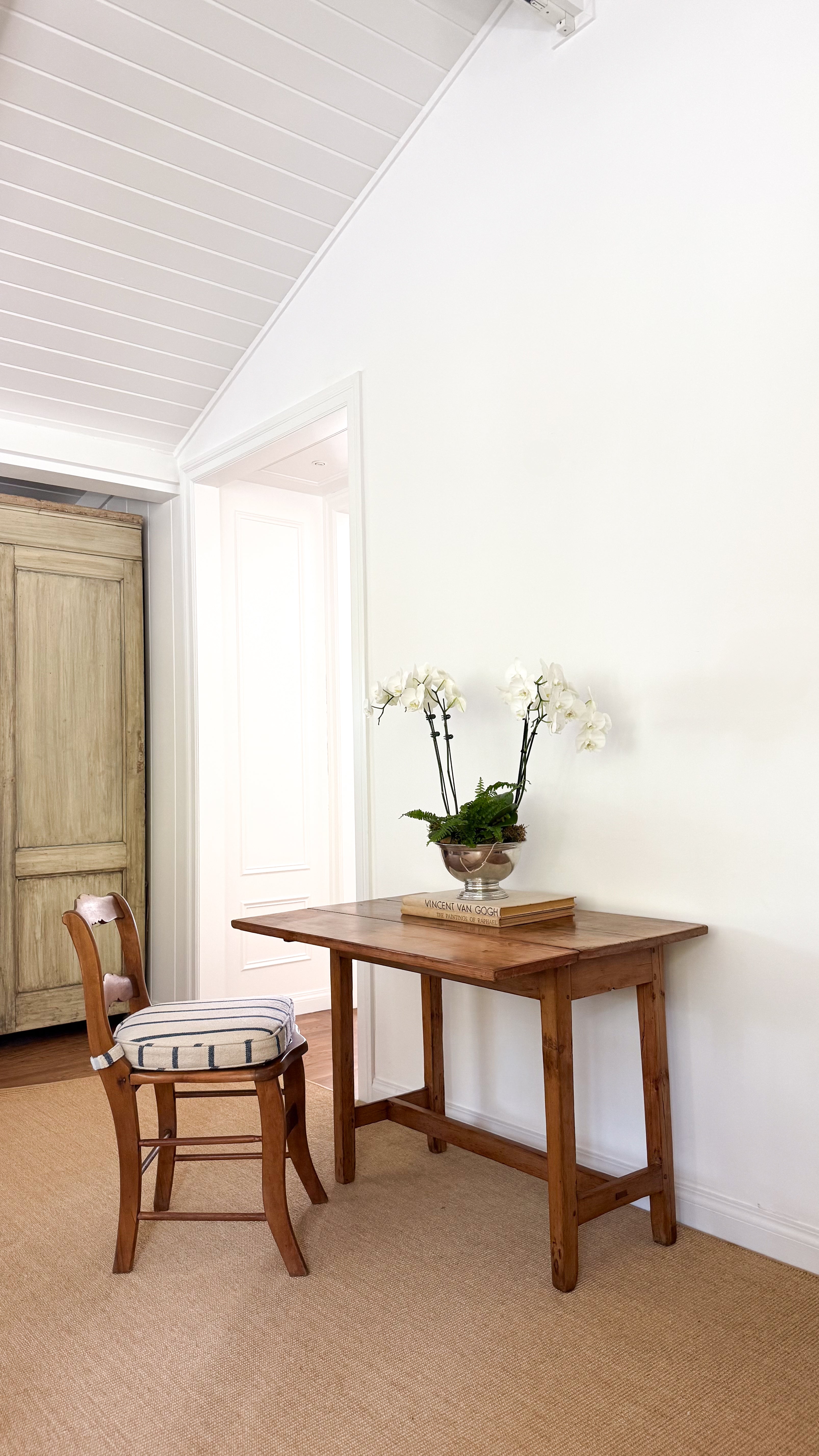 Antique American Single Drop-Leaf Table