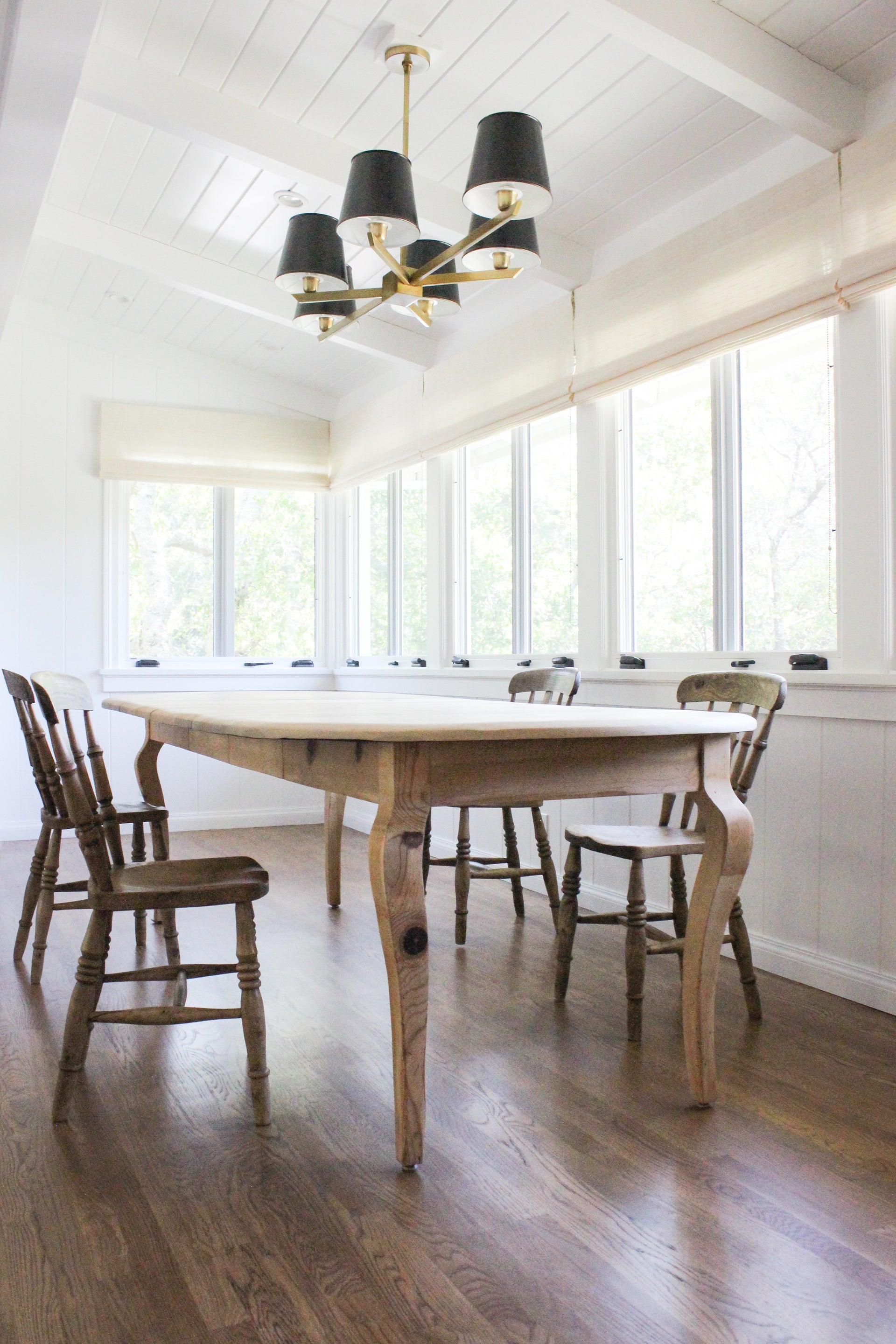 Vintage Natural Wood Pine Dining Table with 2 Leaves