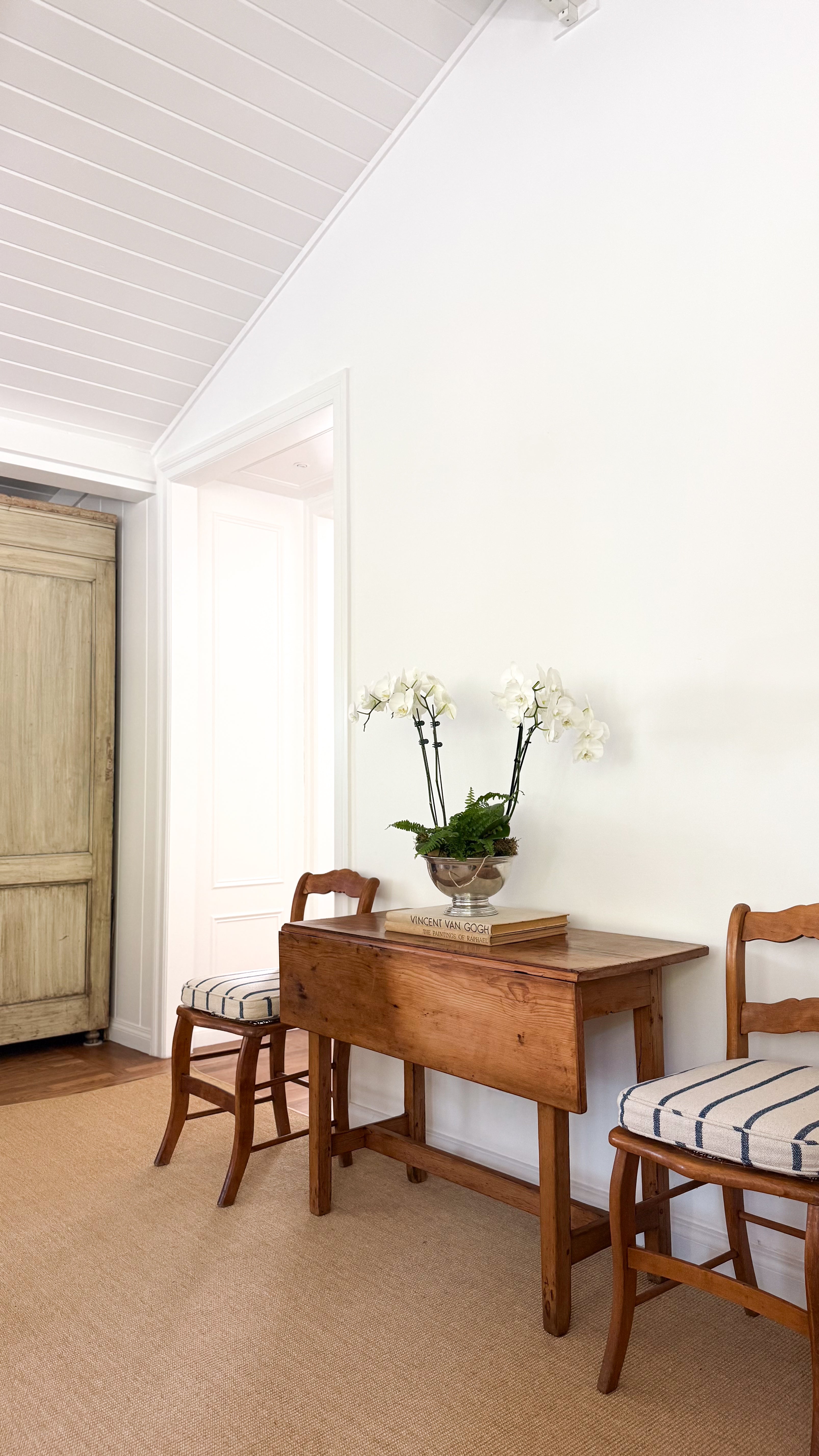 Antique American Single Drop-Leaf Table