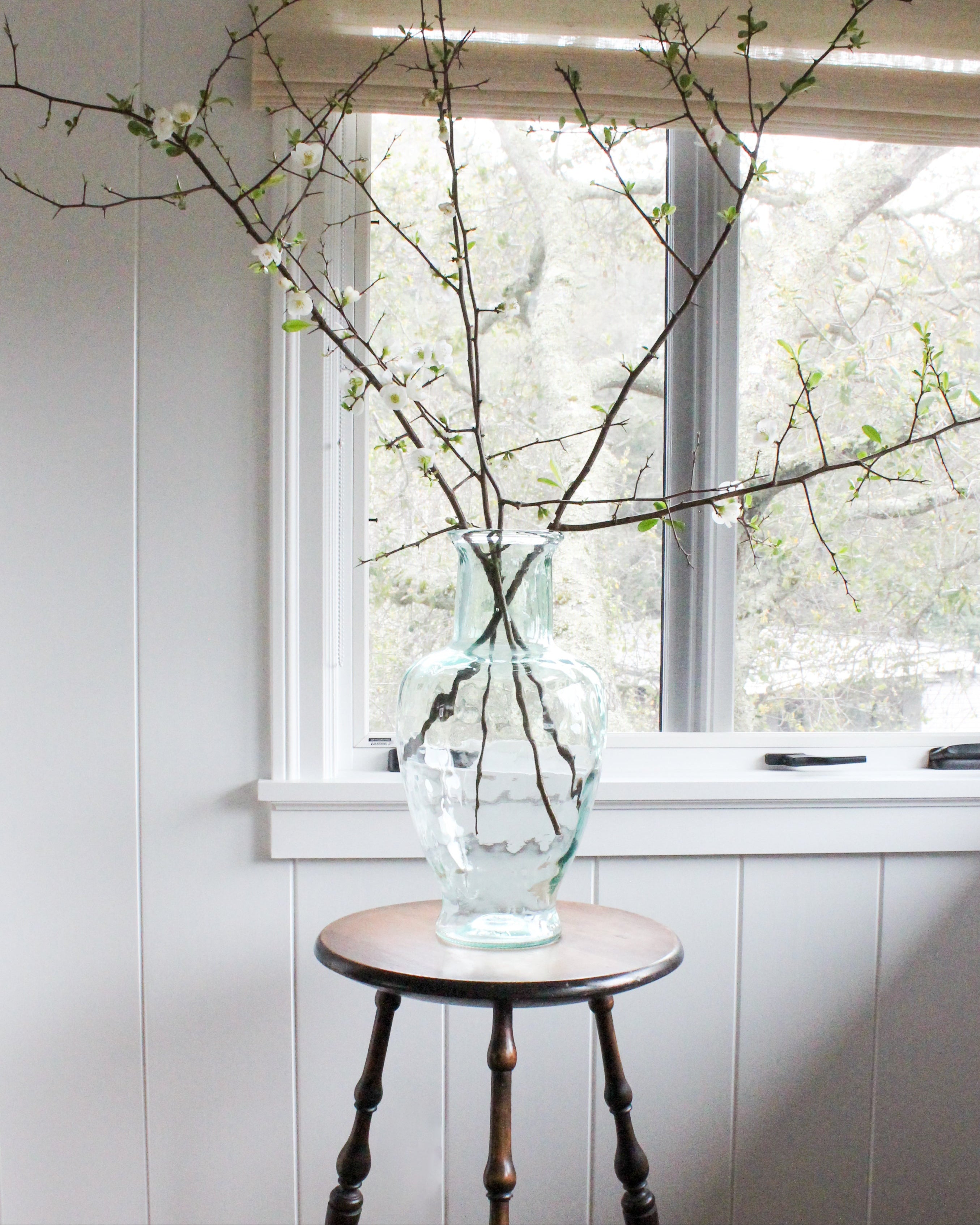 Antique Wallace Nutting Turned Leg Tripod Table